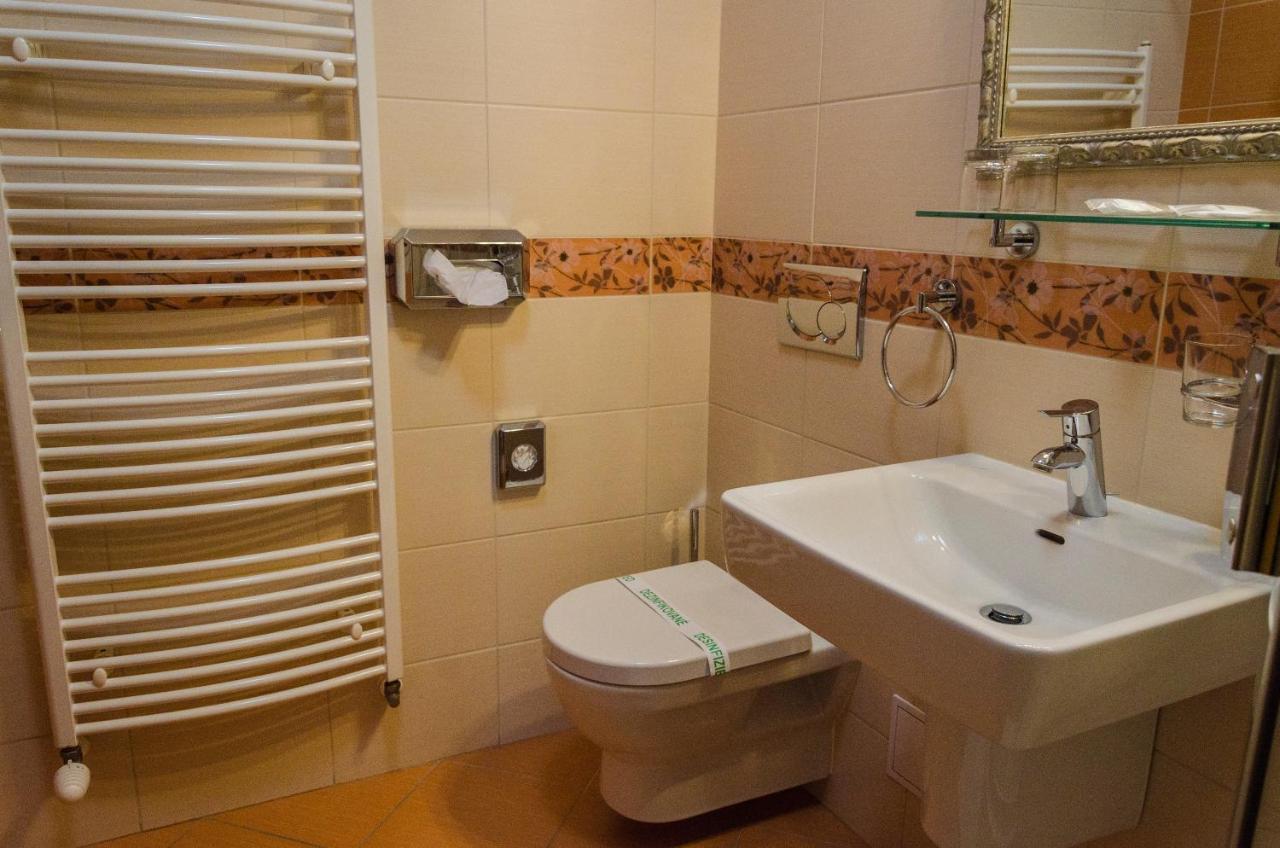 Hotel Rokoko Kosice Luaran gambar